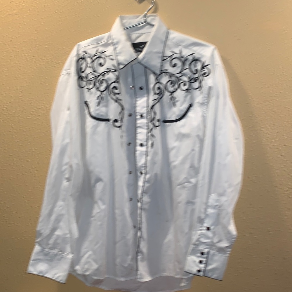 Western shirt with onyx colored snap buttons